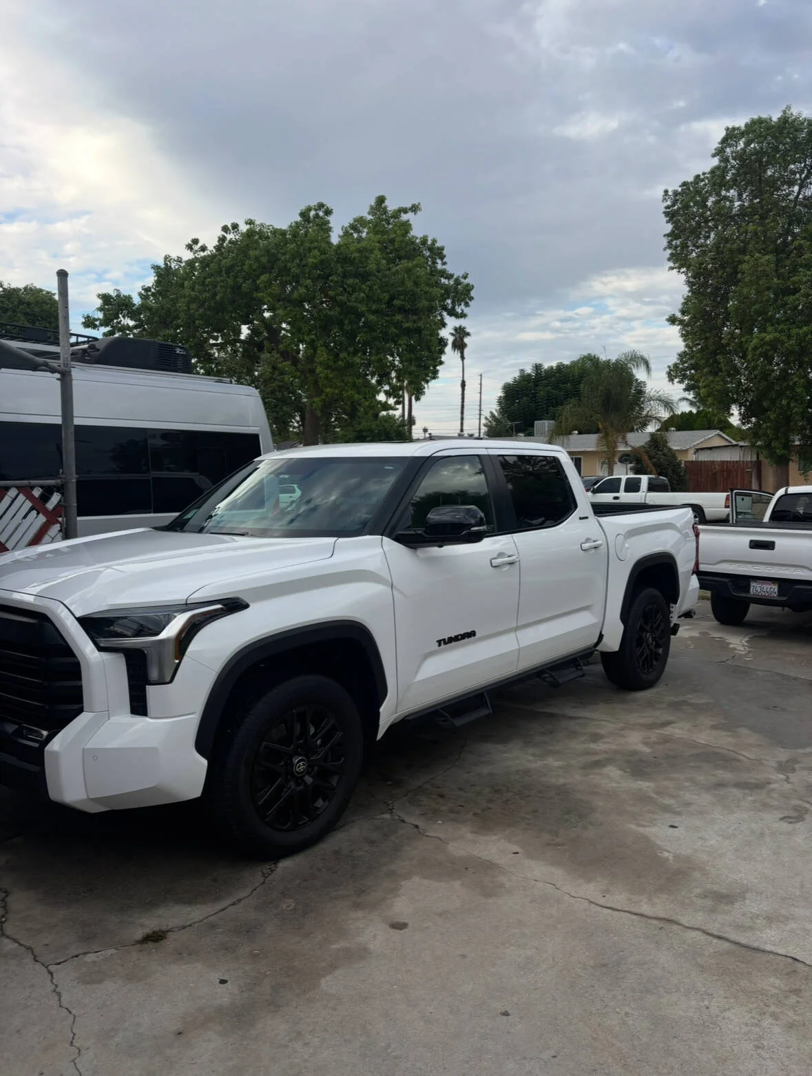 Toyota Tundra white exterior